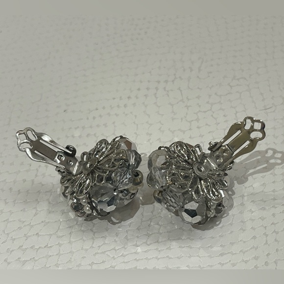 Crystal and Pearl clip on earrings - Picture 5 of 6